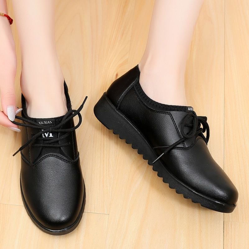 Leather Work Flats Women - รองเท้าอ็อกซ์ฟอร์ดสีดำล้วนสำหรับผู้หญิง รองเท้าทำงานหนังแท้แบบส้นเตารีด รองเท้าลำลองผู้หญิงแบบผูกเชือกสำหรับฤดูใบไม้ผลิ รองเท้ากันลื่นสำหรับผู้หญิงใส่ในครัว