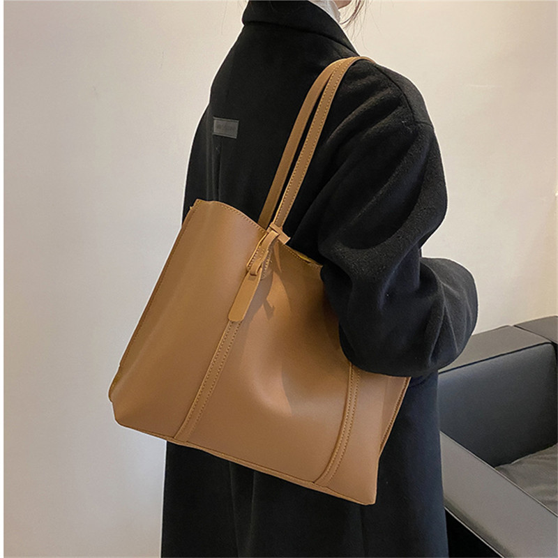 กระเป๋าโท้ทหนังเทียมสีดำคลาสสิ - Leatherworking Classic บทวิจารณ์และราคา