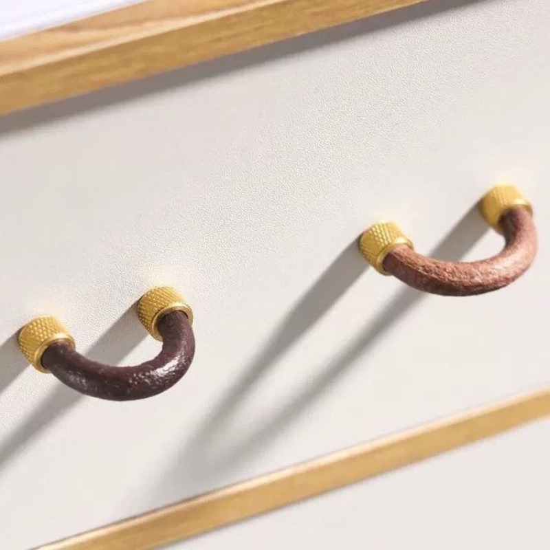 มือจับตู้ทองเหลือง+หนัง ดีไซน์ - Leatherwork Hardware บทวิจารณ์และราคา