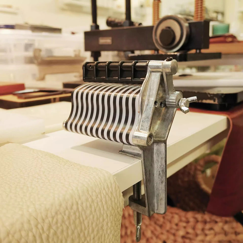 เครื่องตัดแถบหนังเดสก์ท็อป DIY - Leatherworking Equipment บทวิจารณ์และราคา