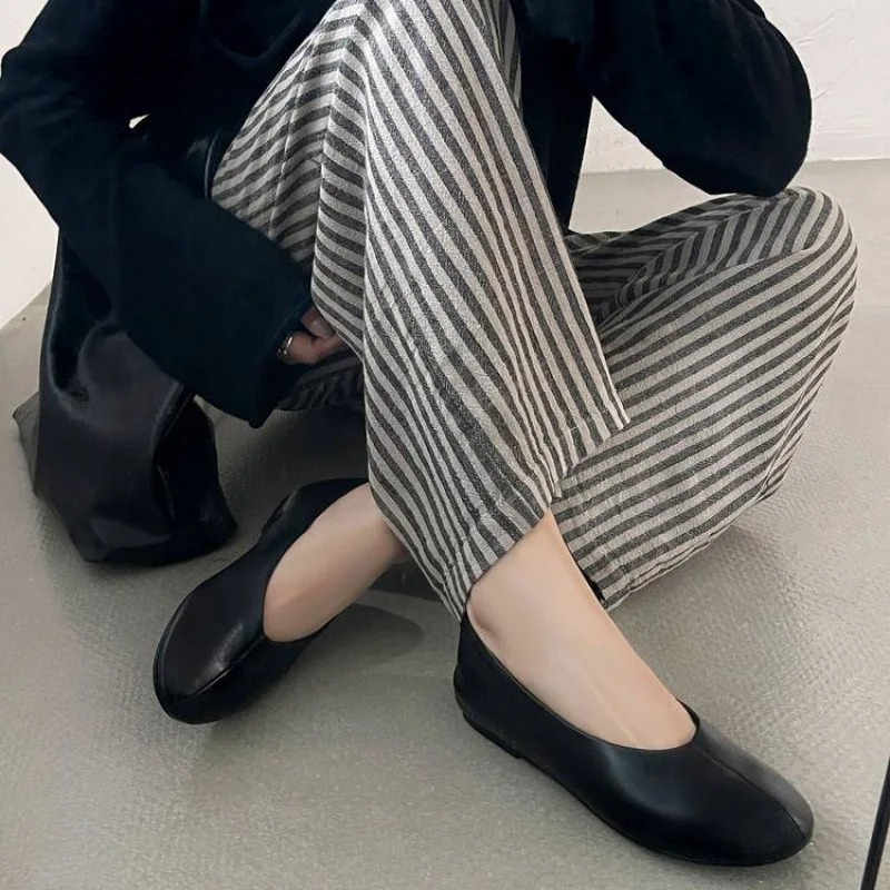รองเท้าส้นเตี้ยแบบสวมสีแดงเบอร - Leather Work Flats Women บทวิจารณ์และราคา